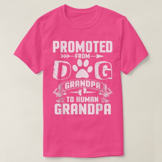 犬のおじいちゃんから人間のおじいさんに昇進する Tシャツ (デザイン正面)