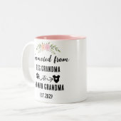 犬のおばあちゃんから人間のおばあちゃんに昇進 ツートーンマグカップ (正面左)