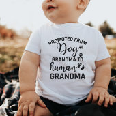 犬のおばあちゃんから人間のおばあちゃんに昇進 ベビーボディスーツ