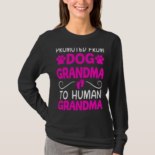 犬のおばあちゃんから人間のおばあちゃん母親に昇進 Tシャツ (正面)