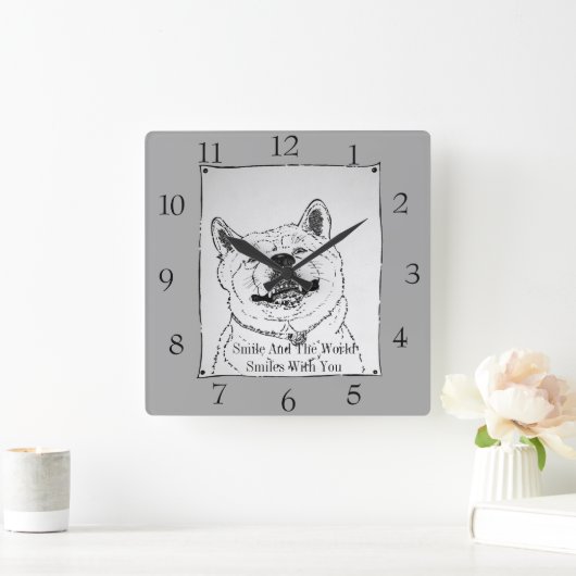 犬のためのスローガンと微笑する秋田のおもしろいな写真 スクエア壁時計 (ホーム)