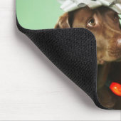 犬のまわりでクリスマスの照明を包んでいる若い男の子 マウスパッド (コーナー)