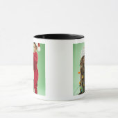 犬のまわりでクリスマスの照明を包んでいる若い男の子 マグカップ (中央)