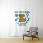犬のように生きて好奇心を持って、おもしろいを持つ タペストリー (インサイチュ)