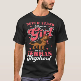 犬のオーナーは決して女の子と彼女の生殖器の間に立たない Tシャツ