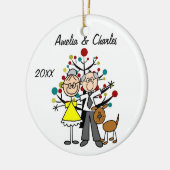 犬のカスタムな休日のオーナメントが付いているより古いカップル セラミックオーナメント (左)