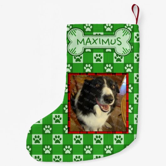 犬のカスタムな写真の名前の緑の足のプリントのギンガムの骨 スモールクリスマスストッキング (裏面)