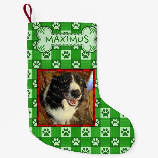 犬のカスタムな写真の名前の緑の足のプリントのギンガムの骨 スモールクリスマスストッキング (正面)