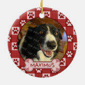 犬のカスタムな写真の名前|の赤い足のプリントのギンガムの骨 セラミックオーナメント (裏面)