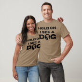 犬のギフト犬の愛好家の友人を見るホールド Tシャツ (ユニセックス)