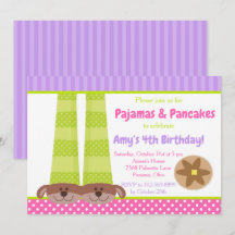 犬のスリッパーパジャマ&パンケーキ誕生日パーティー