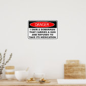 犬のドバーマンガンのポスタおもしろいーのサインプリントに注意 ポスター (キッチン)