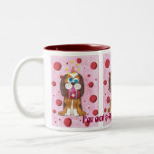 犬のナツメグ私は朝の人ではない! ツートーンマグカップ (左)