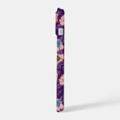 犬のバラとピンクと紫の蝶 iPhone 15ケース (左側面)