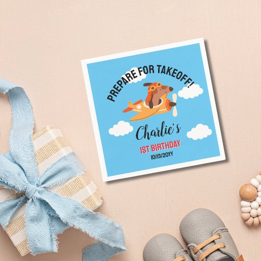 犬のパイロット飛んでいる飛行機、かわいいキッズブルー誕生日 スタンダードカクテルナプキン
