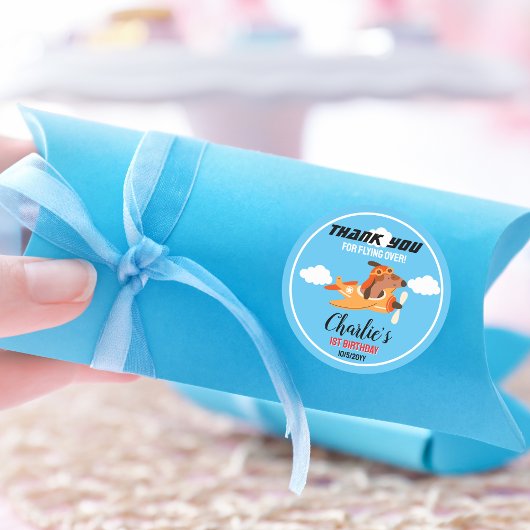 犬のパイロット飛んでいる飛行機、かわいい誕生日ありがとう ラウンドシール