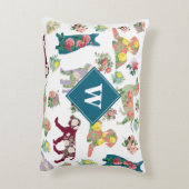 犬のパターンとヴィンテージ水色の花モノグラム アクセントクッション (裏面(縦))