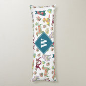 犬のパターンとヴィンテージ水色の花モノグラム ボディピロー (裏面 (縦))