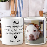 犬のパパおもしろい父の日 – ペットの写真 コーヒーマグカップ<br><div class="desc">サプライズパパこの父の日このすごいかわいい犬のパパマグカップ。パパ..僕の側には誰もいない気まずく待っててウンチだ！犬のペットの写真とお気に入りの名前でパーソナライズ。COPYRIGHT © 2020 Judy Burrows,  Black Dog Art - All Rights reserved Dogパパ父の日おもしろい- Pet Photo Coffee Mug</div>