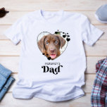 犬のパパパーソナライズされたハート犬の愛犬ペットの写真 Tシャツ<br><div class="desc">犬パパ... このお気に入りの可愛いペットの写真Tシャツで犬のパパこの父の日、クリスマスや彼のすごい誕生日を驚かせカスタムなさい。このカスタマイズ犬のパパのシお気に入りのャツは犬の写真と名前。この犬のパパシャツは愛犬家や犬のパパに必須だ！犬素晴らしからの贈り物。COPYRIGHT © 2022 Judy Burrows,  Black Dog Art - All Rights Reserved.犬のパパパーソナライズされたハート犬の恋人ペットの写真Tシャツ</div>