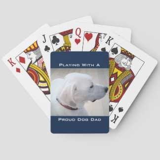 犬のパパ誇りを持ったかわいい白いラブラドールミックス犬のプロファイル トランプ