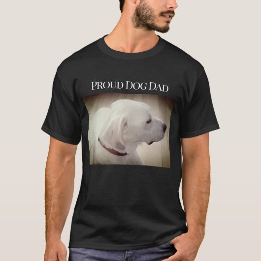 犬のパパ誇りを持ったかわいい白いラブラドールミックス犬のプロファイル Tシャツ (正面)