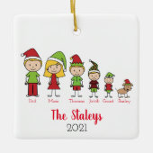 犬のパーソナライズされたクリスマスを飾ったかわいい家族 セラミックオーナメント (正面)