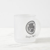 犬のパーソナライズされた名前を持つ犬のアラスカン・マラムート フロストグラスマグカップ (正面右)
