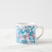 犬のピンクおよび青いカムフラージュパターン エスプレッソカップ (右)