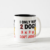 犬のマグ-私を判断しないで下さい! ツートーンマグカップ (正面右)