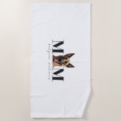 犬のママMALINOISクラシックのTシャツ ビーチタオル (正面)