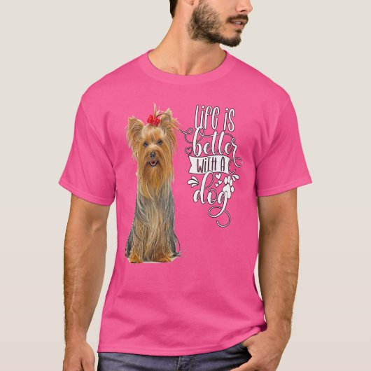 犬のヨークシャーテリアYorkshire Terrierで生活が良い Tシャツ (正面)