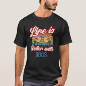 犬のレトロサンセット犬との生活が良い! Tシャツ (正面)