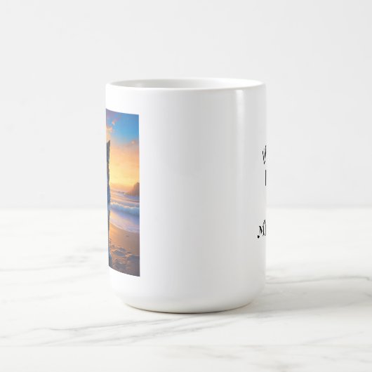 犬の上に座る海ビーチでサンセットと引用文 コーヒーマグカップ (中央)