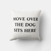 犬の上を移動する座って枕 クッション (裏面)