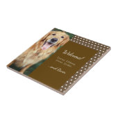 犬の写真と家族の名前水玉模様ブラウンウェルカム タイル (側面)