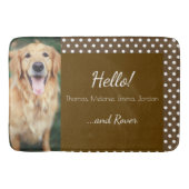 犬の写真と家族の名前水玉模様ブラウン バスマット (正面)