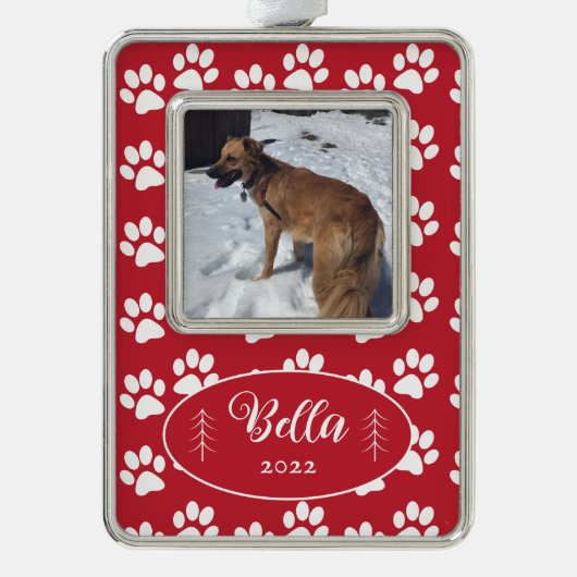 犬の写真 足跡パターン 赤いフレームのオーナメント シルバープレートフレームオーナメント (正面)