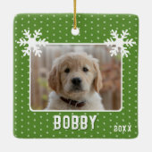 犬の写真 雪の結晶 緑 ペットの名前 クリスマス セラミックオーナメント (裏面)