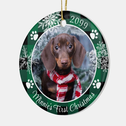 犬の初めてのクリスマススノーフレーク写真グリーンプレイド セラミックオーナメント (左)