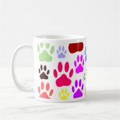 犬の前足が一面に印刷される コーヒーマグカップ (左)