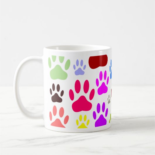 犬の前足が一面に印刷される コーヒーマグカップ (左)