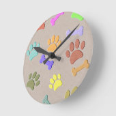 犬の前足及び骨のフェイクカラフル紙フリースBla ラウンド壁時計 (傾斜)