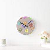 犬の前足及び骨のフェイクカラフル紙フリースBla ラウンド壁時計 (ホーム)