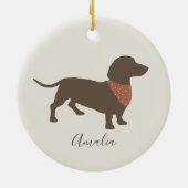 犬の名前のミニマルなダックスフントのシルエット セラミックオーナメント (裏面)