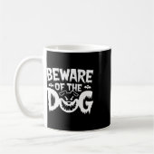 犬の女に気を付け男性へる コーヒーマグカップ (左)