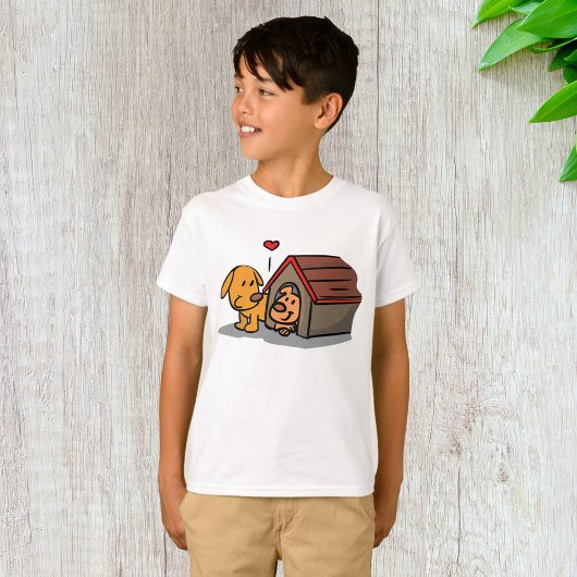 犬の家のTシャツを着た犬 Tシャツ