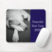 犬の寝顔のモノクロ写真 新年 マウスパッド (マウス)