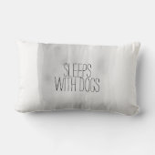 犬の引用文枕グレーで眠る ランバークッション (裏面)