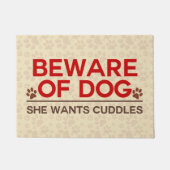 犬の彼女は抱擁がほしいと思う用心して下さい ドアマット (正面)